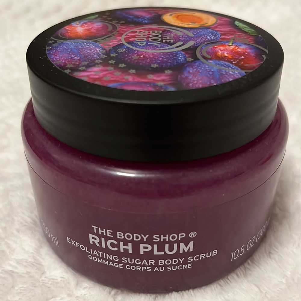 The Body Shop Rich Plum Exfoliating Sugar Body Scrub 250 ml